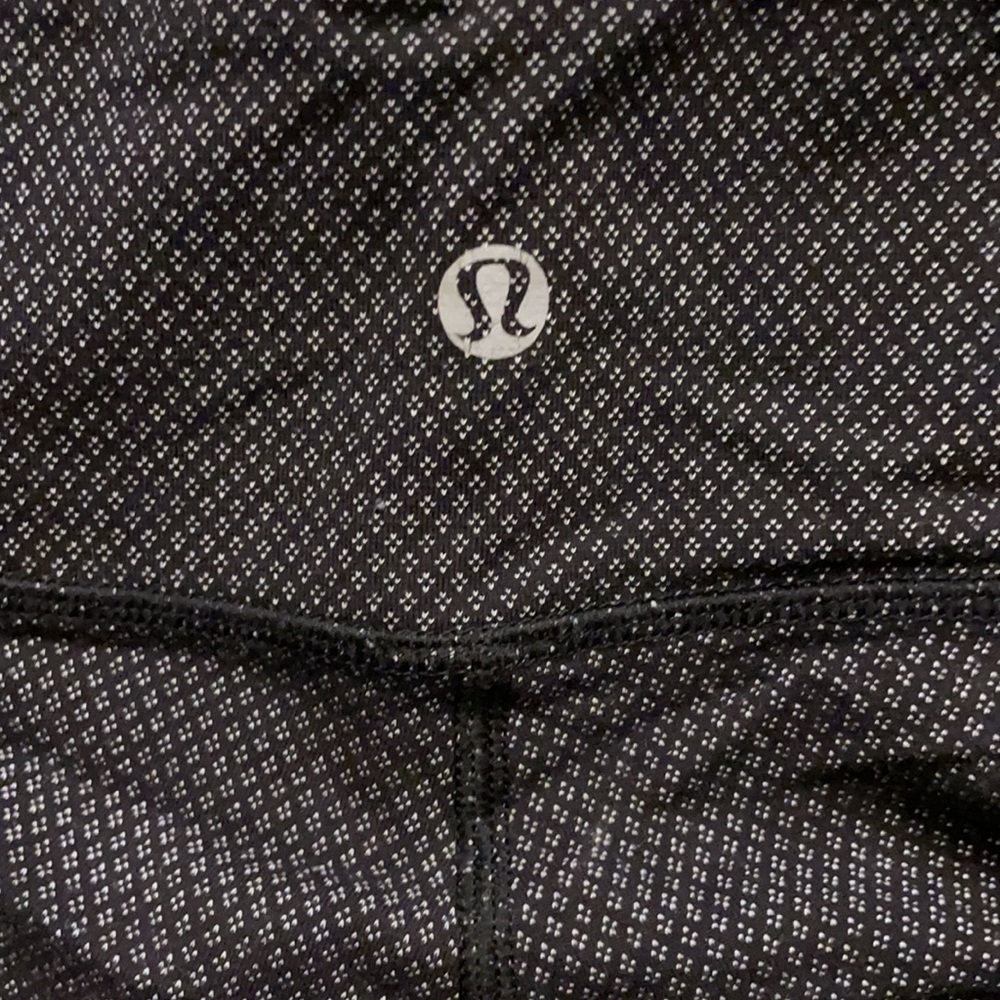Lululemon black leggings size 4 - Picture 4 of 5